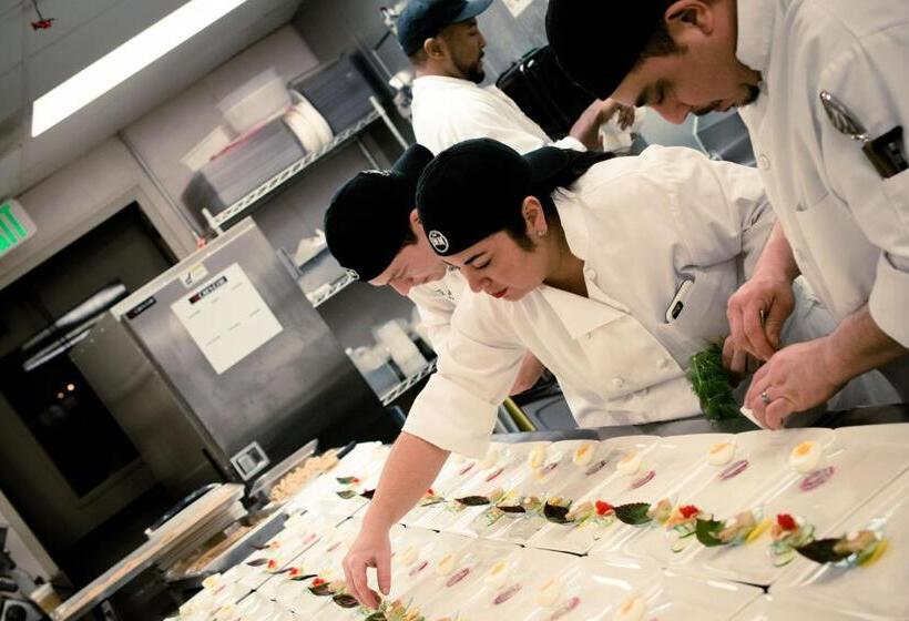 酒店 The Inn At Harbor Shores