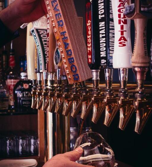 Отель The Inn At Harbor Shores