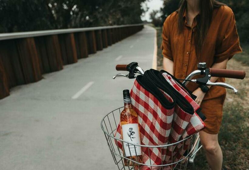 هتل The Lawson Riverside Suites