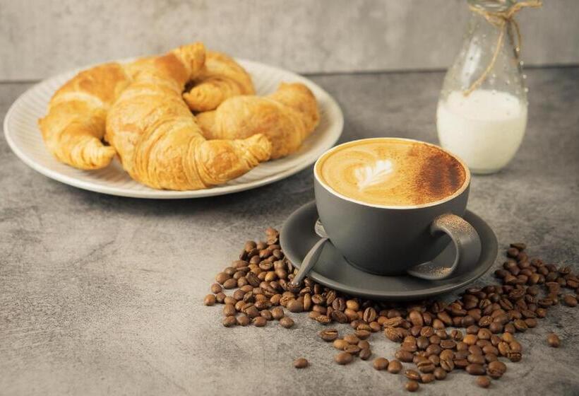 هتل The Lawson Riverside Suites