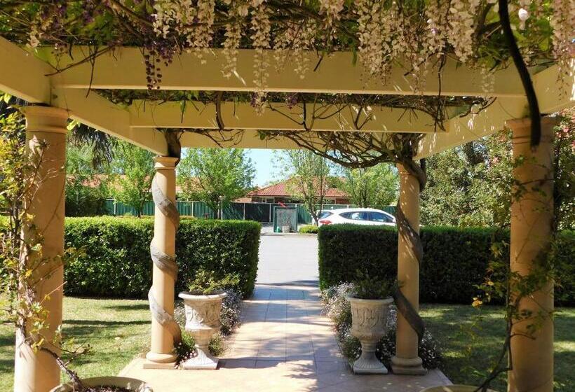 هتل The Lawson Riverside Suites