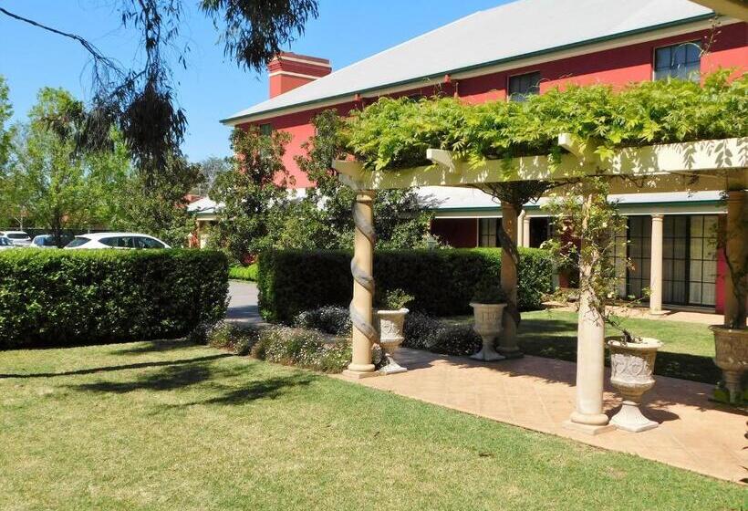 هتل The Lawson Riverside Suites