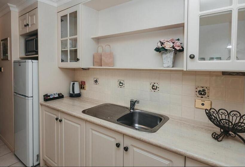 هتل The Lawson Riverside Suites