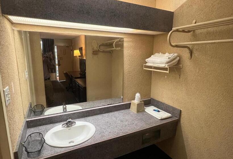 The Lodge Hotel And Banquets