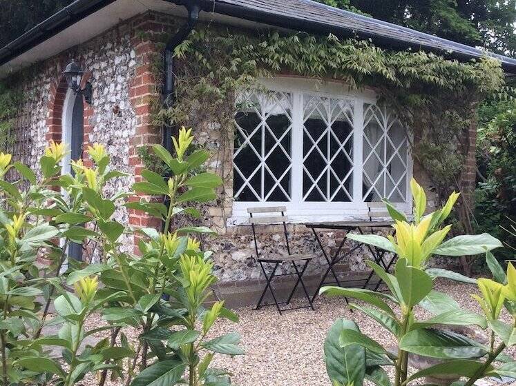 酒店 The Running Horses