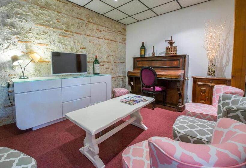 Logis Hotels   Au Colombier Du Touron