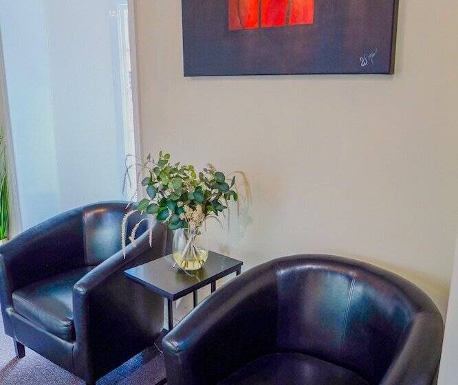 汽车旅馆 Abbotsleigh Motor Inn