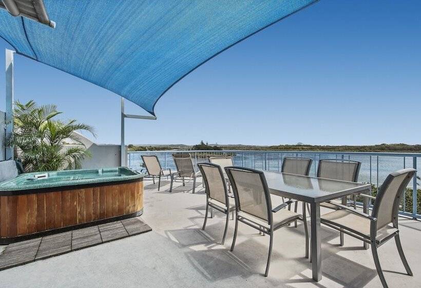 Reflections Holiday Apartments