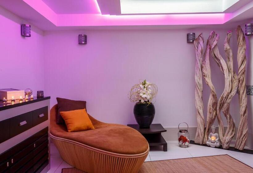 住所  Villa Romana Fréjus