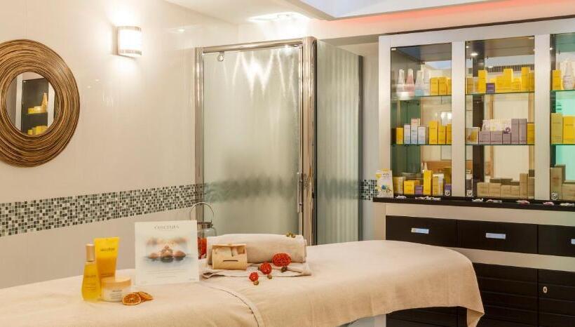 住所  Villa Romana Fréjus