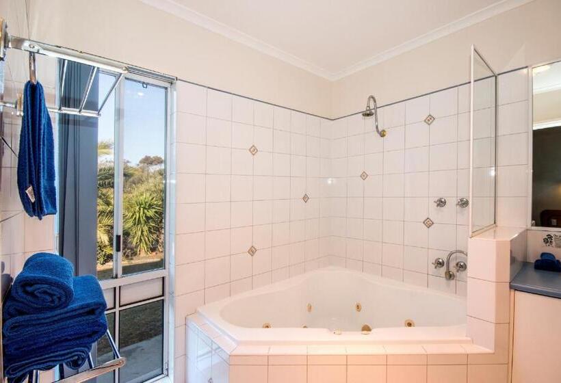 Torquay Tropicana Motel