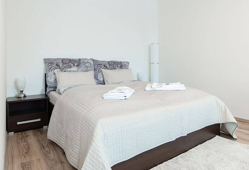 בית מלון כפרי čajkovskij Apartments