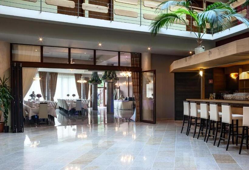 هتل Royal Botanic