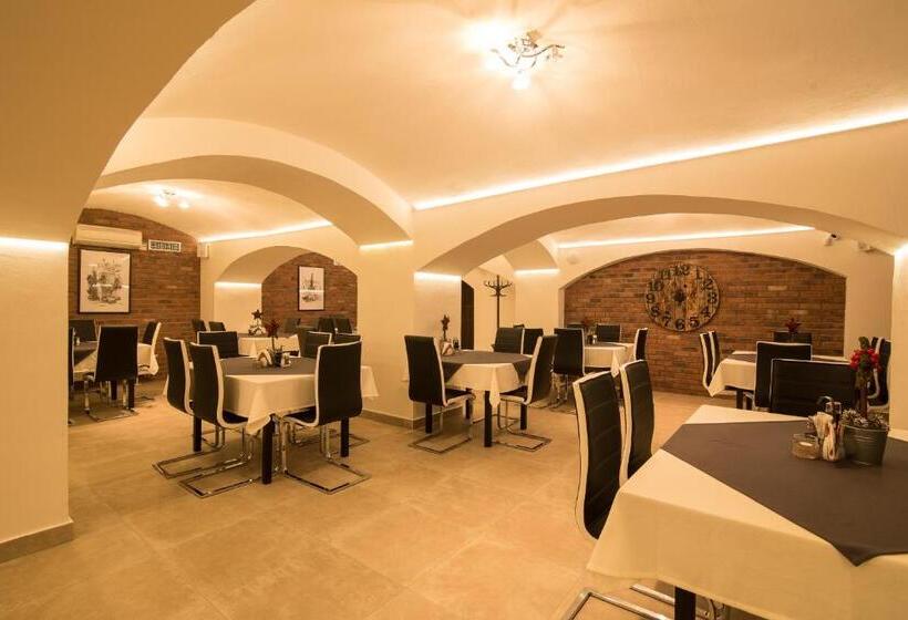 בית מלון כפרי Zajazd Biskupi