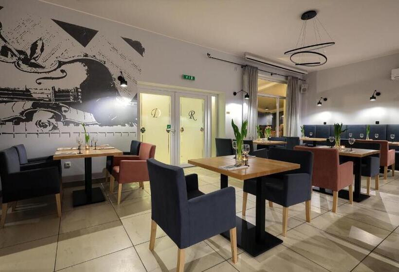 Dworek Różany Hotel & Restauracja