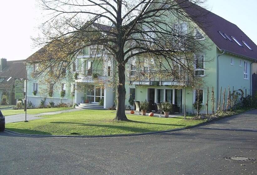 ホテル Wein Träume