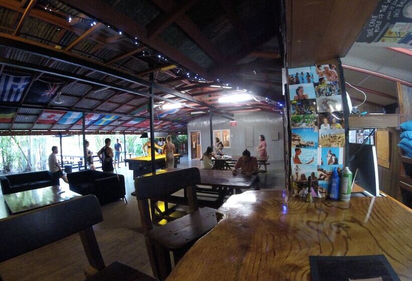 Cable Beach Backpackers   Hostel