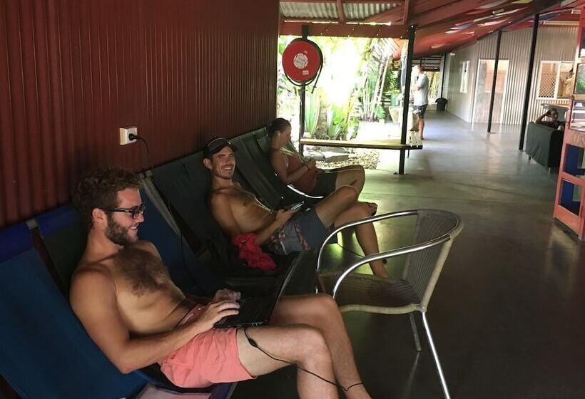 Cable Beach Backpackers   Hostel