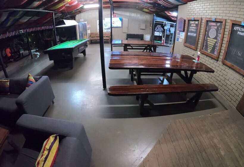 Cable Beach Backpackers   Hostel