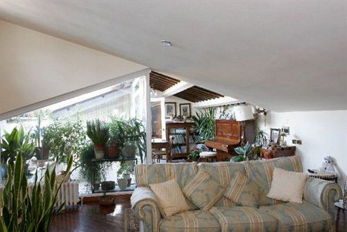 مبيت وإفطار Language And Art