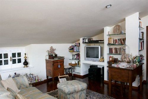 مبيت وإفطار Language And Art