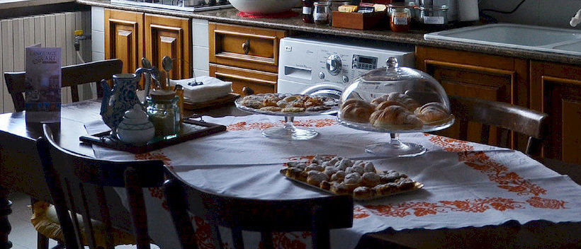 مبيت وإفطار Language And Art