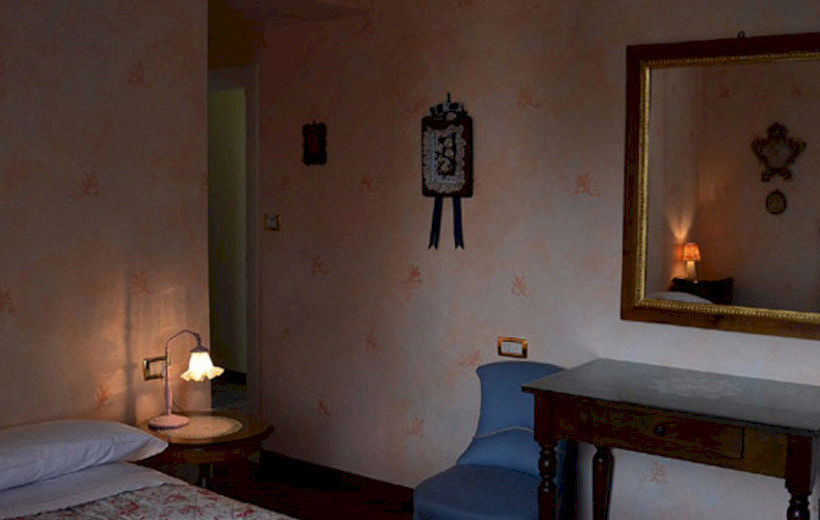 مبيت وإفطار Language And Art