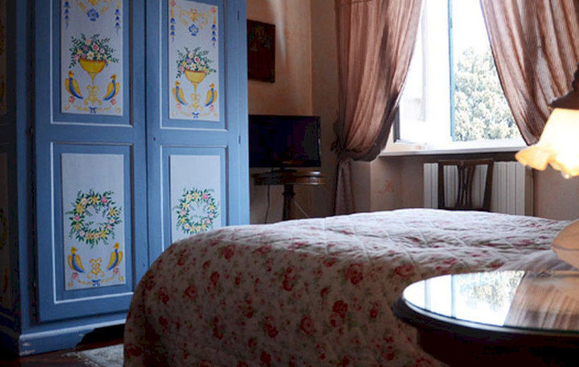 مبيت وإفطار Language And Art