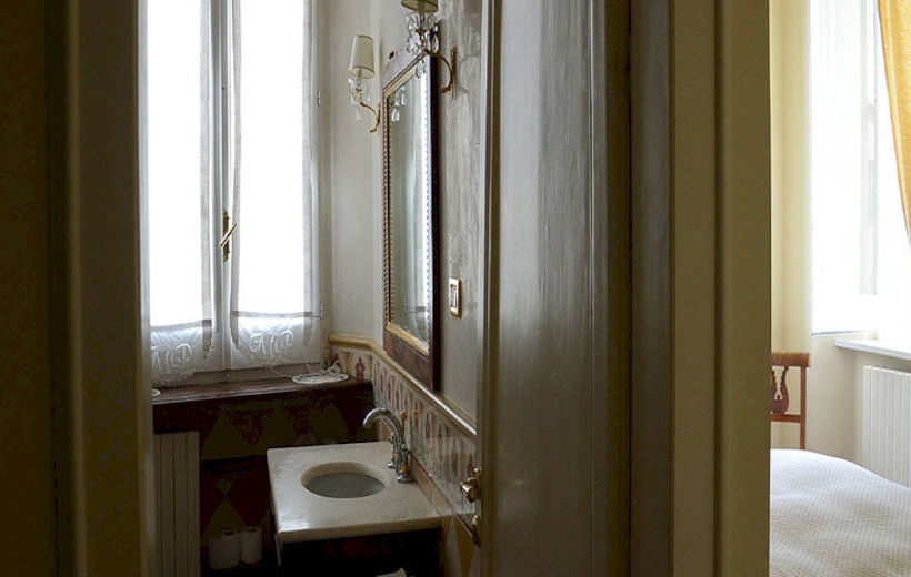 مبيت وإفطار Language And Art