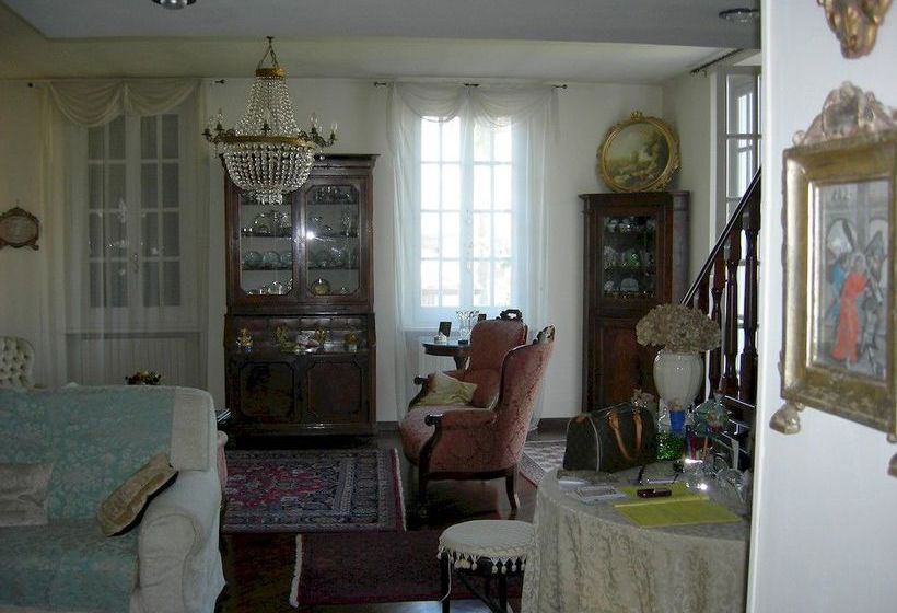 مبيت وإفطار Language And Art