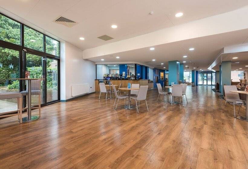 مبيت وإفطار Lilleshall National Sports Centre