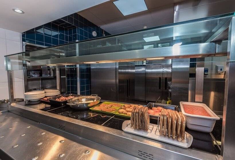 مبيت وإفطار Lilleshall National Sports Centre