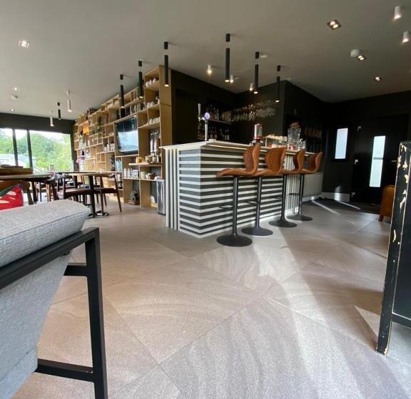 민박 Rockmount Rooms & Apartment