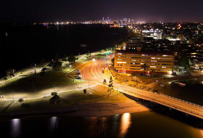 Broadwater Shores Waterfront Apartments