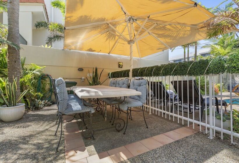 Burlington Holiday Apartments