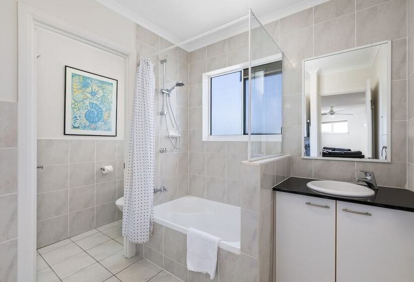 Burlington Holiday Apartments