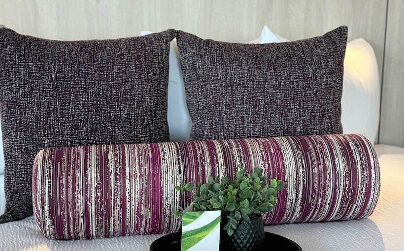 Отель Coast Weyburn