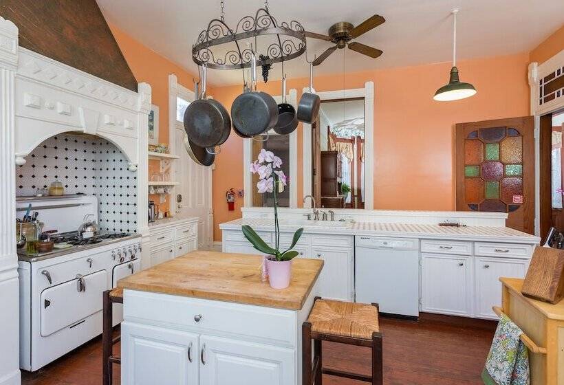 Coppersmith Inn Bed And Breakfast