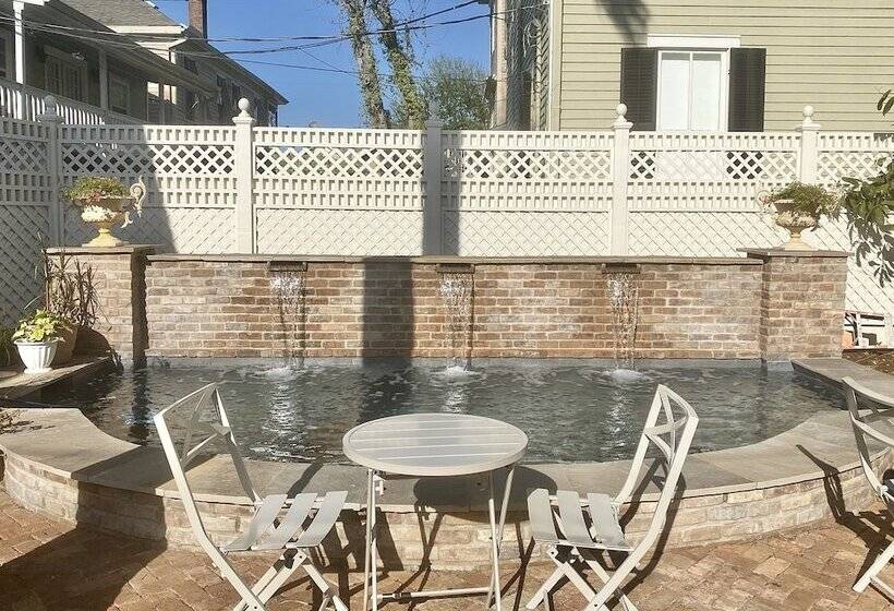 Coppersmith Inn Bed And Breakfast