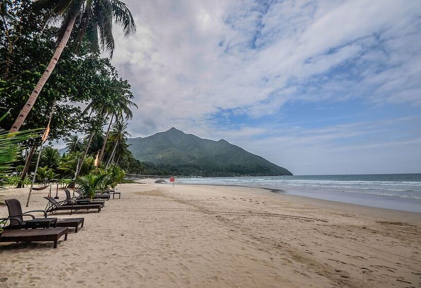 Daluyon Beach And Mountain Resort