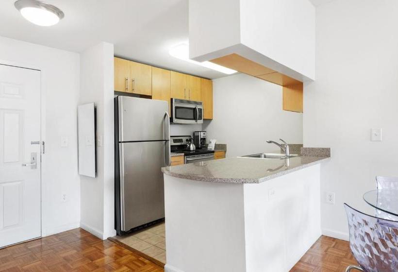 Furnished Quarters At Grove Pointe