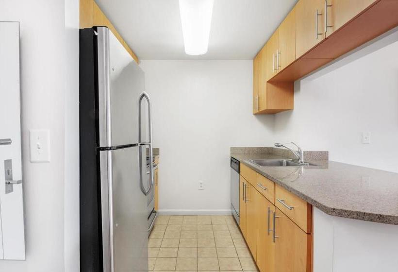 Furnished Quarters At Grove Pointe