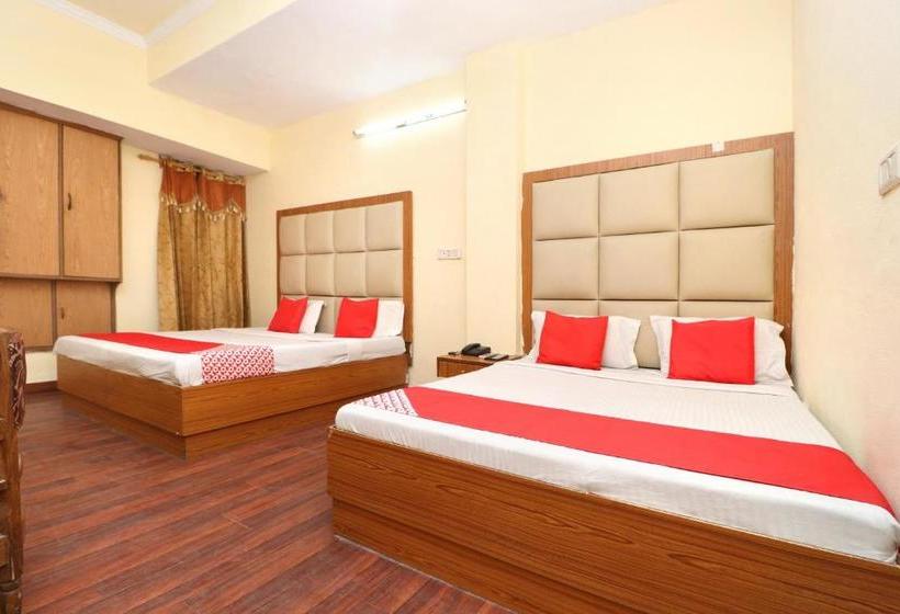 Отель Abhi International