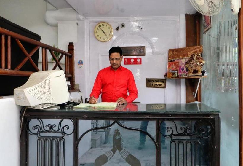 Отель Abhi International