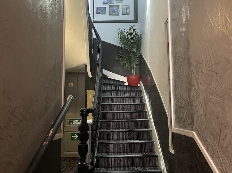 בית מלון כפרי Au Chapon Fin