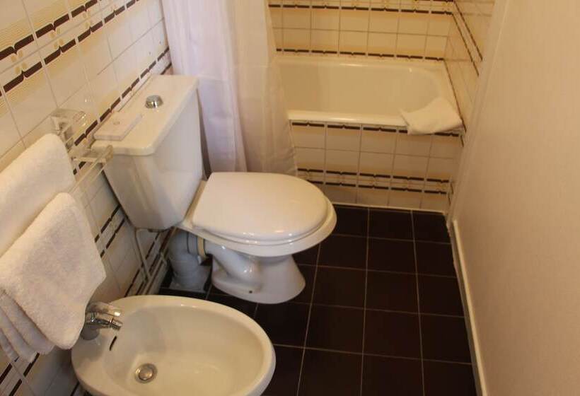 בית מלון כפרי Au Chapon Fin