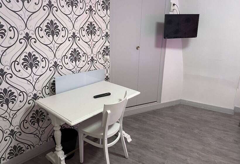 בית מלון כפרי Au Chapon Fin