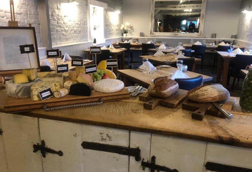 Отель Blazing Donkey Country