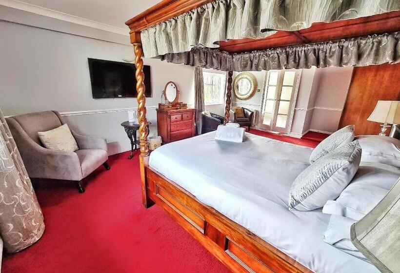 Отель Blazing Donkey Country