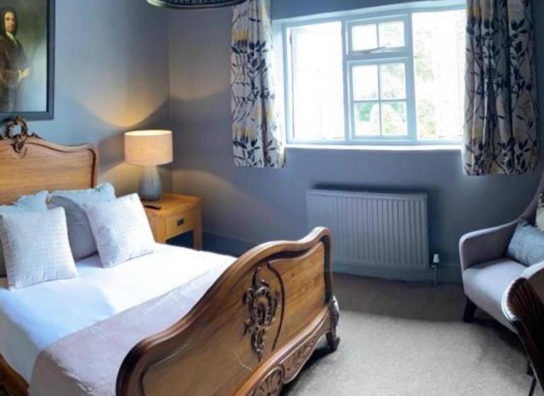 Отель Blazing Donkey Country